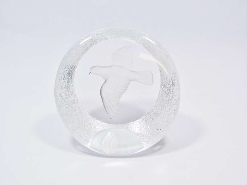 Lovely Swedish Mats Jonasson Lead Crystal Dove