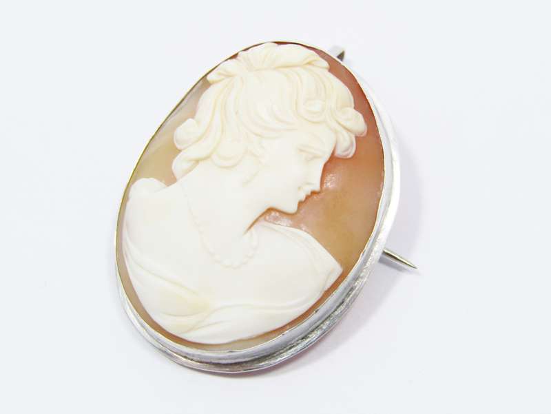 A Stunning Detailed Carved Cameo Pendant/ Brooch in 800 Silver