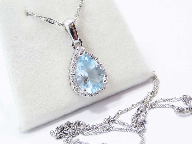 Stunning! 14ct White Gold, Aquamarine & Diamond Necklace