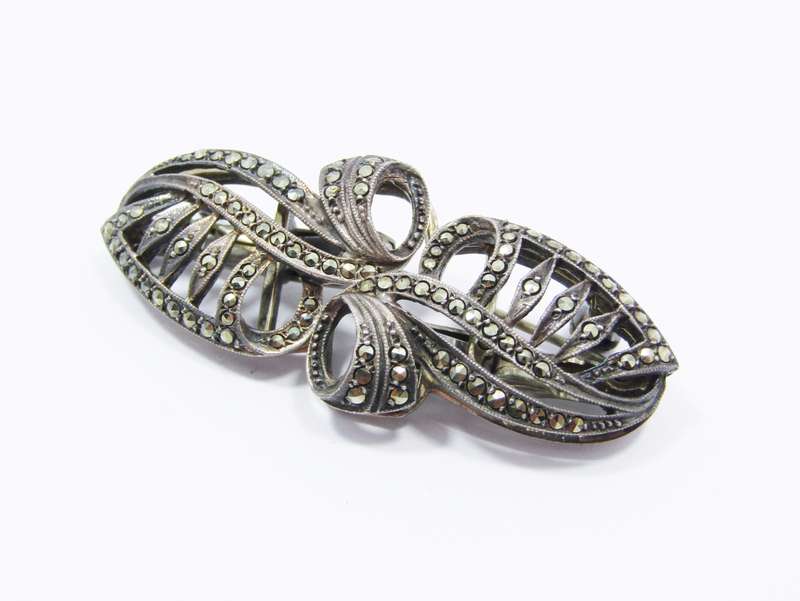 A Lovely Pair of Collar Clips or Convert into a  Vintage Brooch in Sterling Silver