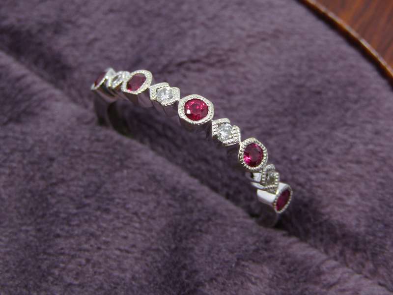 Beautiful! Browns Jewellers 14CT White Gold, Ruby & Diamond Ring