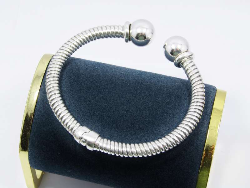 A Stunning Hollow Design Hinged Cuff Bangle in Sterling Silver