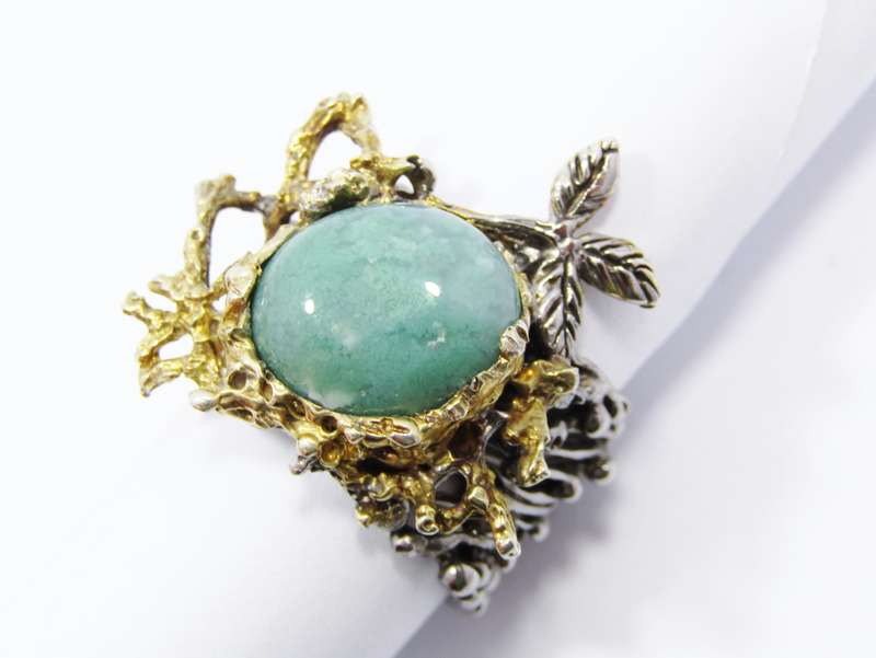 A Beautiful Two Tone Brutalist Design Ring With an Agate Stone in Sterling Silver.