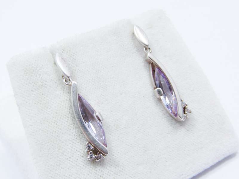 A Lovely Pair of Lilac Stone Dangling Earrings in Sterling Silver.