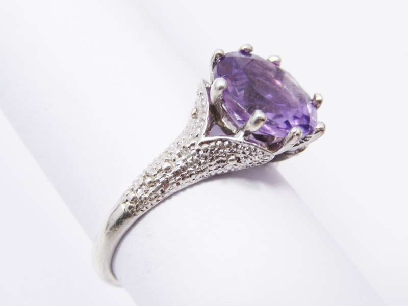 A Stunning Amethyst Solitaire Ring in Sterling Silver.