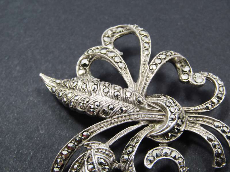 A Gorgeous Large Vintage Marcasite brooch in Sterling Silver.