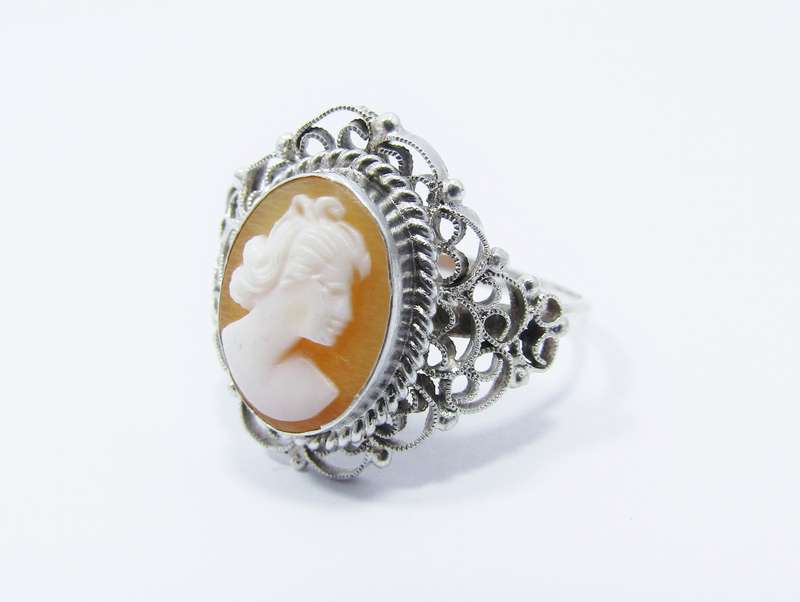 A Very Pretty Filigree Design Cameo Ring in 800 Silver.