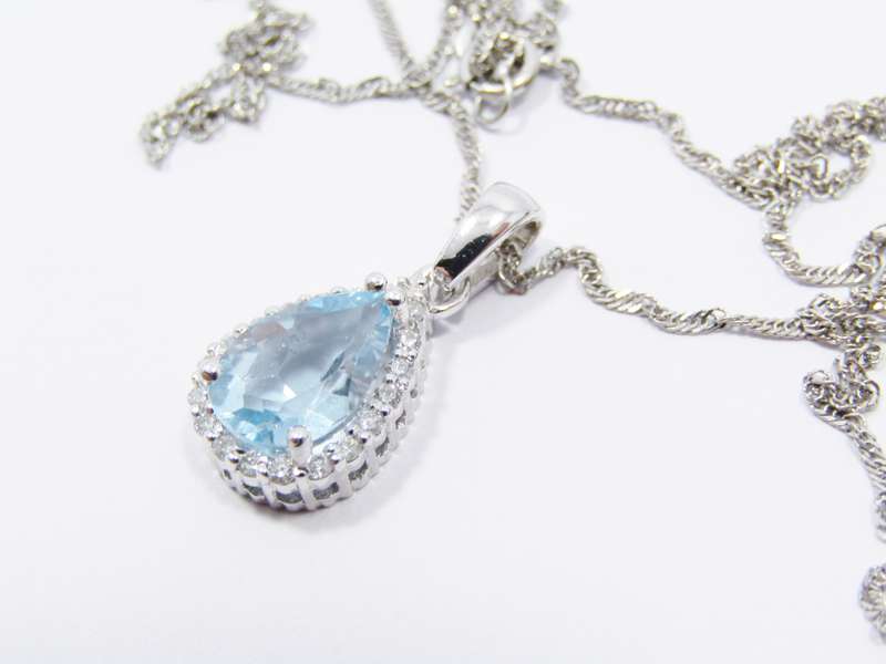 Stunning! 14ct White Gold, Aquamarine & Diamond Necklace