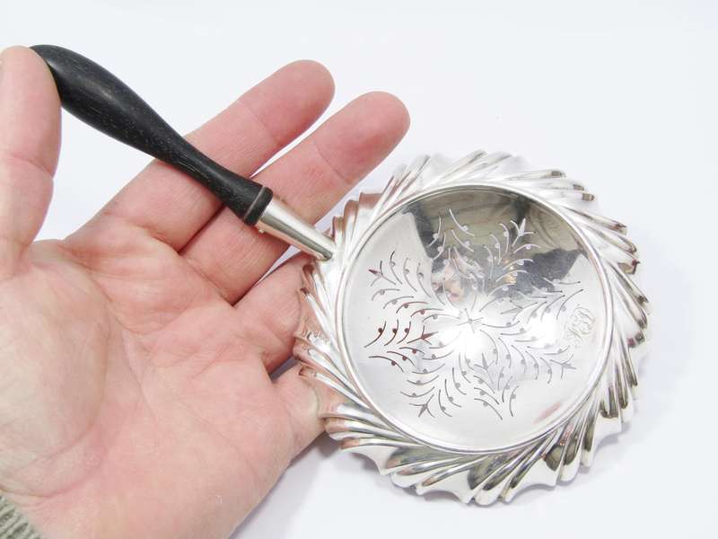 Lovely Antique (c1905) Hallmarked Silver Tea Strainer