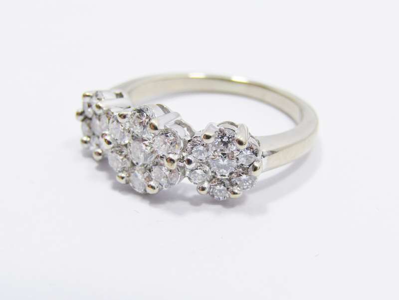 Exquisite! 18CT White Gold & 0.86ctw Diamond Ring