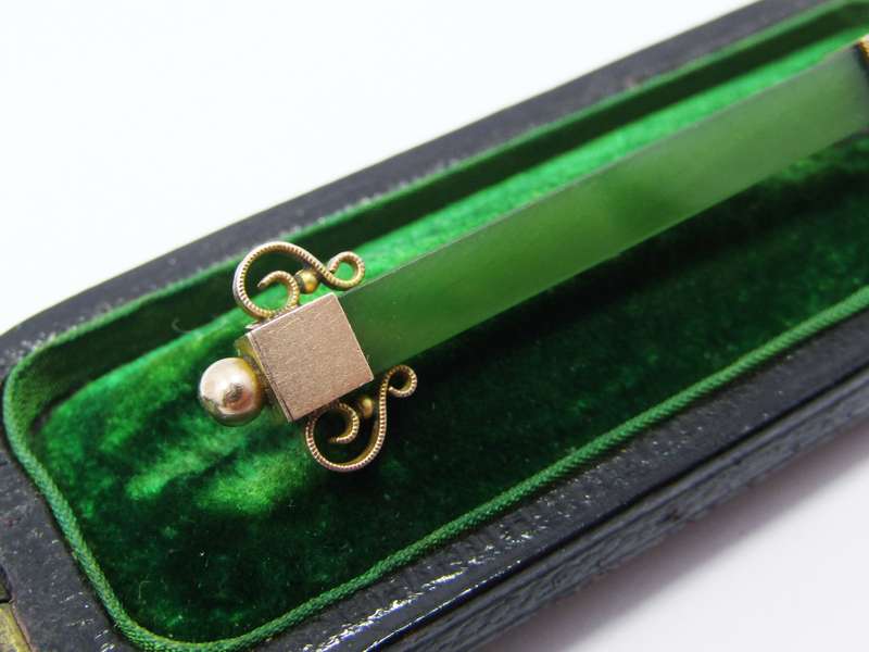 Stunning! Antique 9CT Gold & Jade Brooch