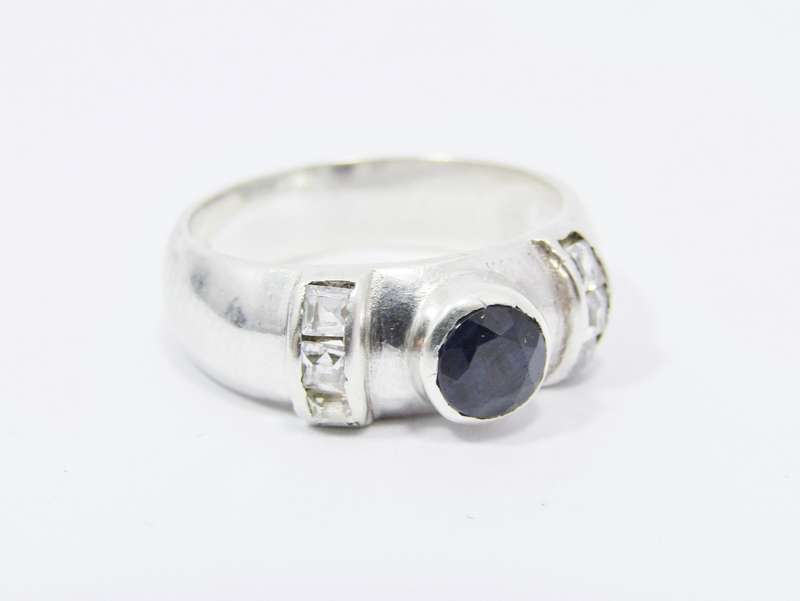 A Lovely Opaque Sapphire Ring in Sterling Silver.