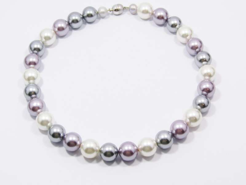 A Gorgeous Silver Tone Shell Pastel Pearl Necklace