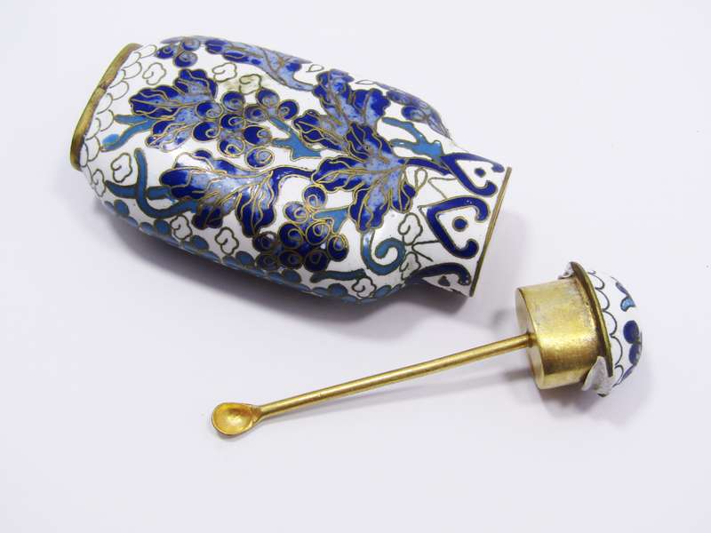 A Magnificent Antique  Chinese Republican Period Cloisonne Snuff Bottle