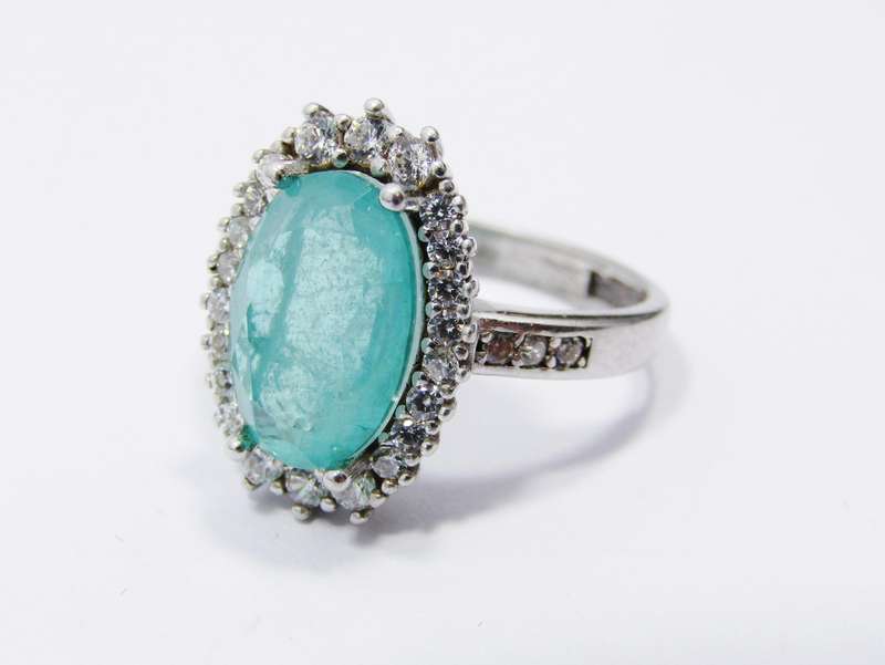 Beautiful Sterling Silver Ring with a Soude Emerald