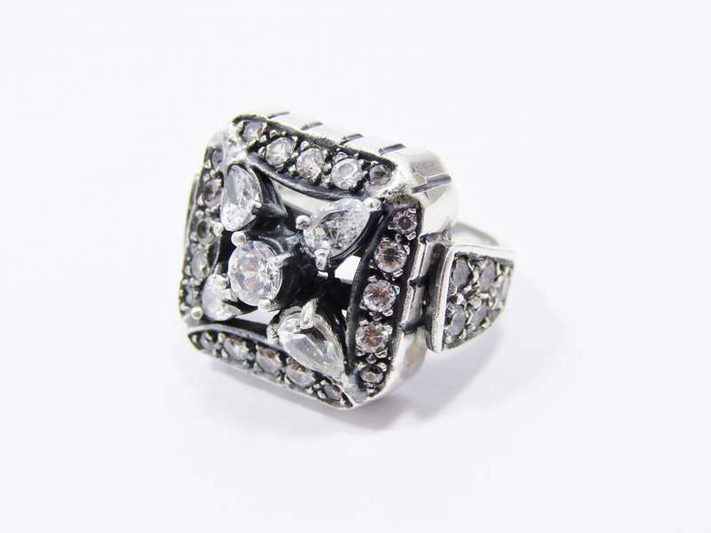 A Beautiful Vintage Design Square Clear Crystal Ring in Sterling Silver.
