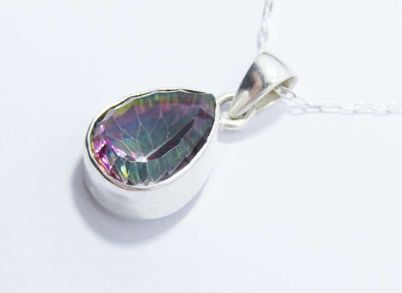 A Very Pretty Mystic Topaz Pendant on Chain in Sterling Silver.
