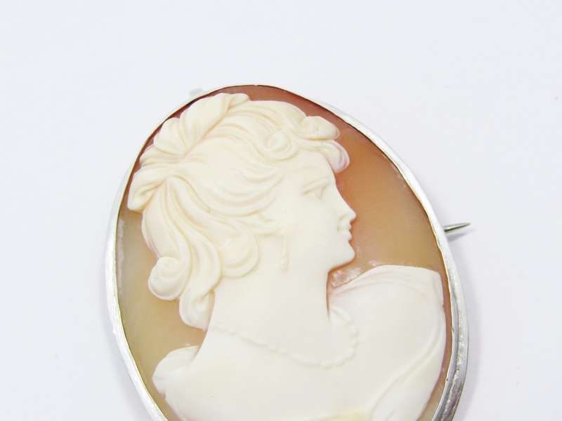 A Stunning Detailed Carved Cameo Pendant/ Brooch in 800 Silver