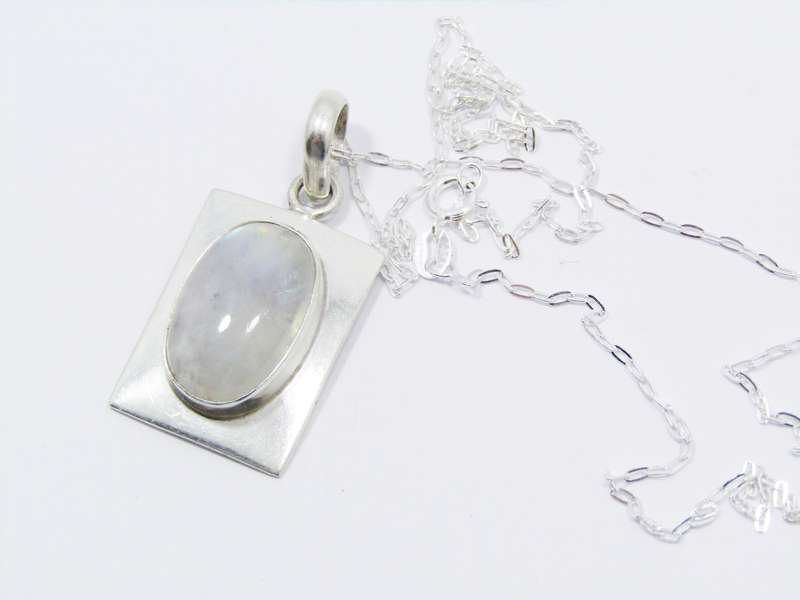A Lovely Large Moonstone Pendant on Chain in Sterling Silver.