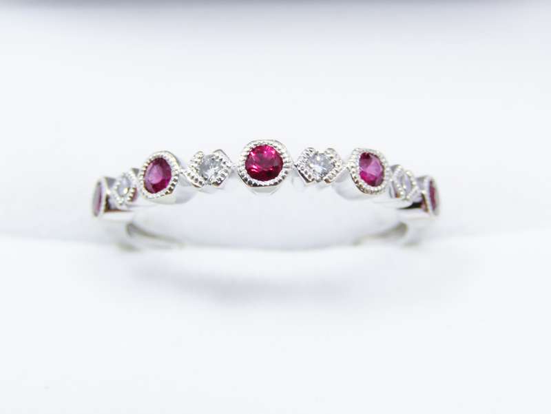 Beautiful! Browns Jewellers 14CT White Gold, Ruby & Diamond Ring