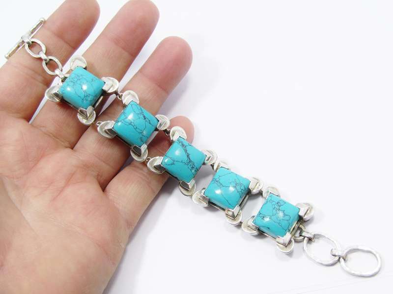 A Gorgeous Chunky Howlite Bracelet in Sterling Silver.