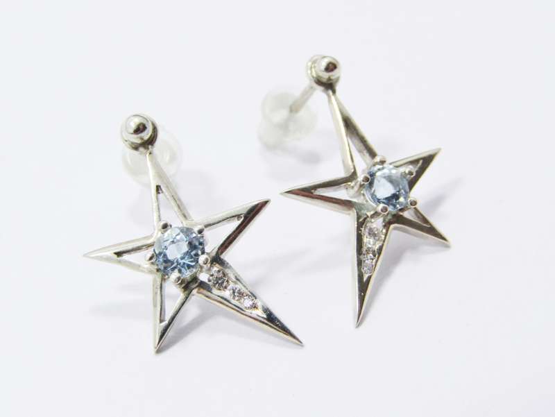 Beautiful! Bespoke Pair of 14ct White Gold Star Earrings