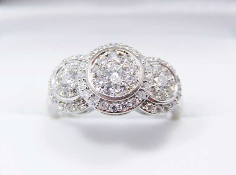Exquisite! 18CT White Gold & 1CTW Diamond Ring