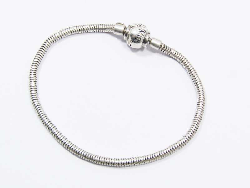 Lovely "Donna Mia" Sterling Silver Charm Bracelet