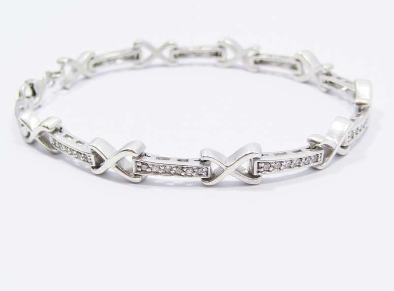 A Stunning Zirconia Tennis Bracelet in Sterling Silver.