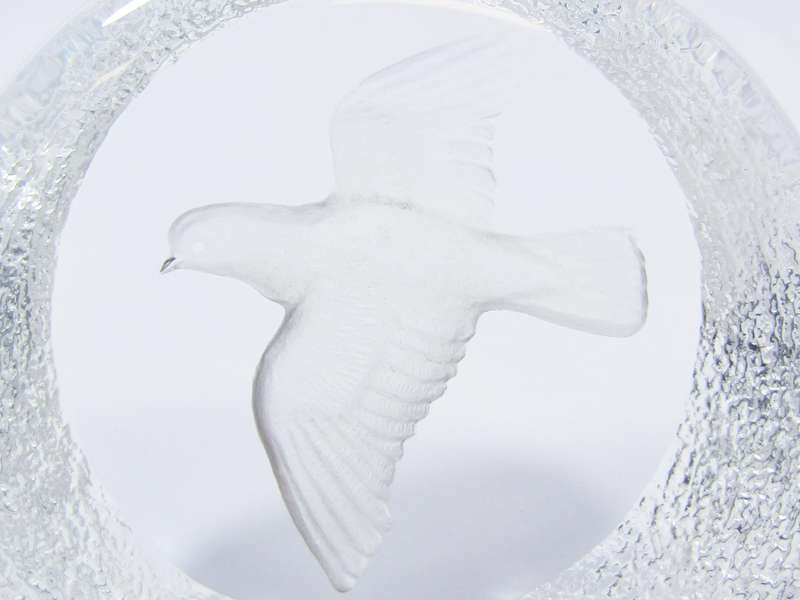 Lovely Swedish Mats Jonasson Lead Crystal Dove