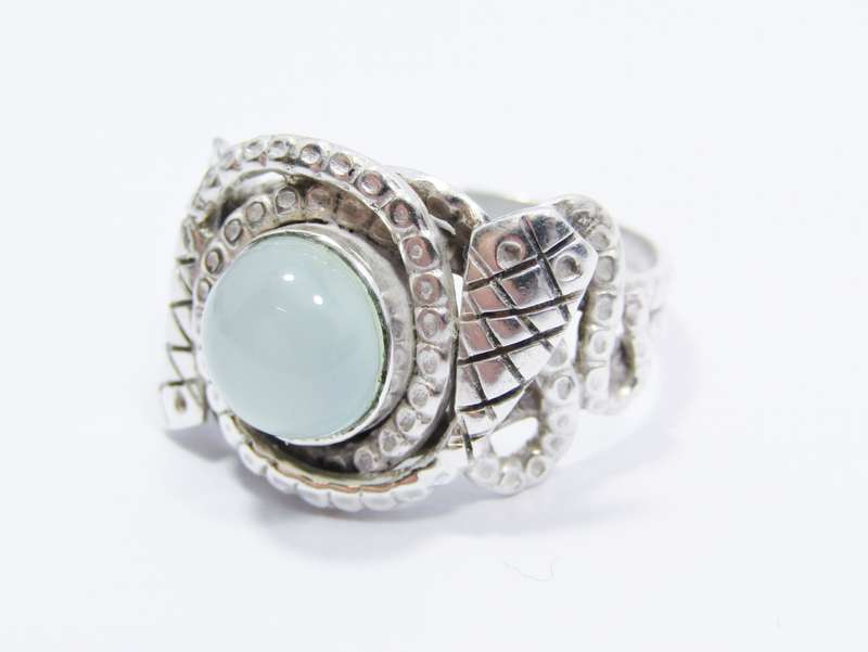 A Lovely Detailed Snake Ring With a Chalcedony Stone Ring in Sterling Silver.