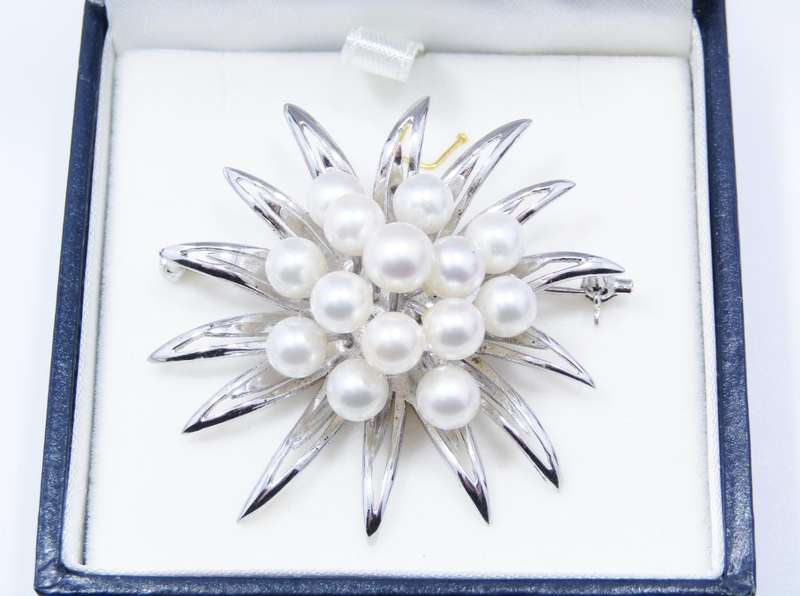 A Gorgeous Flower Design Akoya Pearl Brooch in Sterling Silver