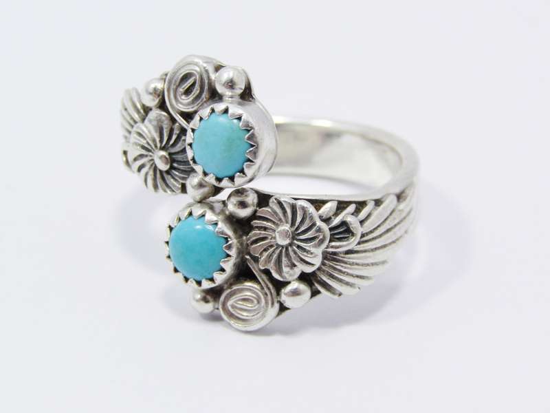 Lovely Navajo Style Sterling Silver & Turquoise Ring