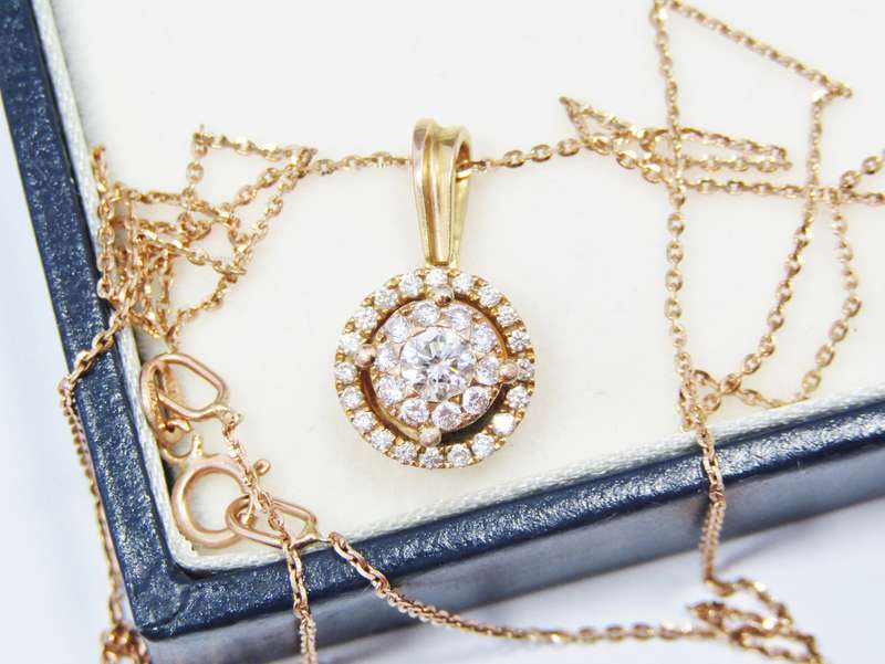 Stunning! 18CT Rose Gold & Sparkling Diamond Necklace