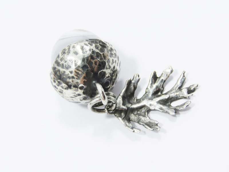 Beautiful! Vintage Sterling Silver Acorn with Leaf & Agate Stone Pendant