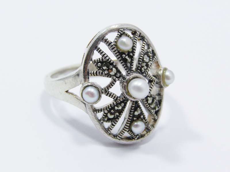 A Gorgeous Oval Vintage Design Marcasite and Seed Pearl Ring in Sterling Silver.