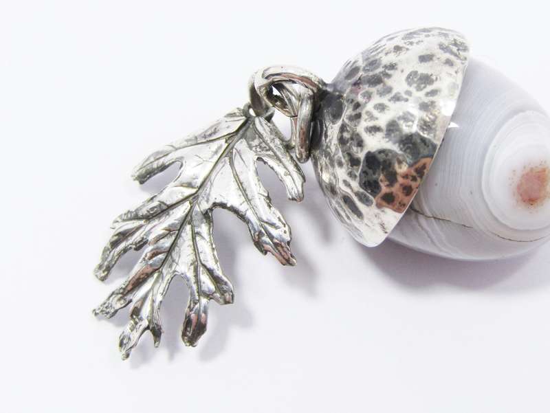 Beautiful! Vintage Sterling Silver Acorn with Leaf & Agate Stone Pendant