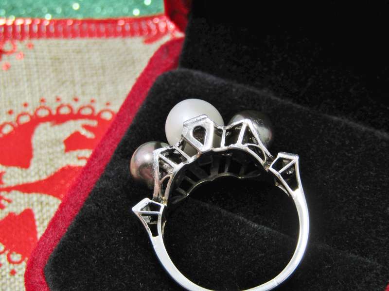 Exquisite! c1940 Art Deco White Gold, Pearl & Diamond Ring