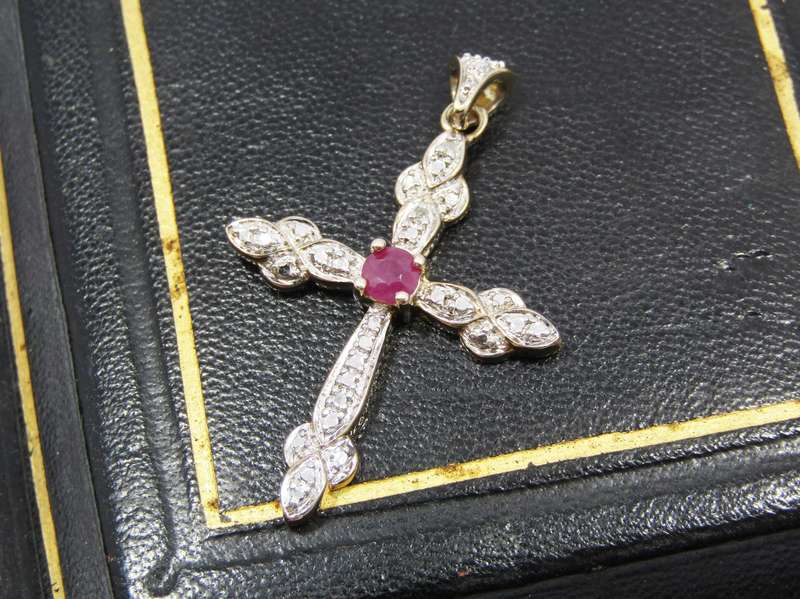 Lovely Sterling Silver Gilt & Ruby Cross Pendant