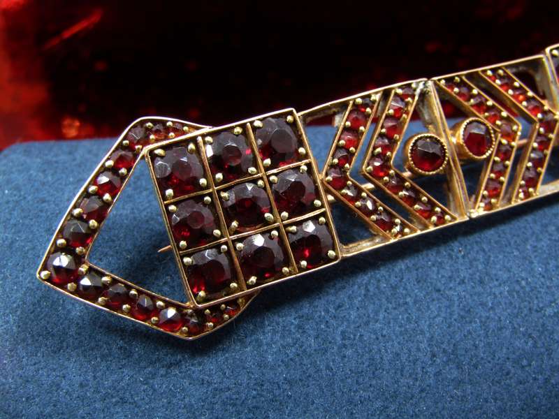 Stunning! Antique 14ct Gold Bohemian Garnet Brooch