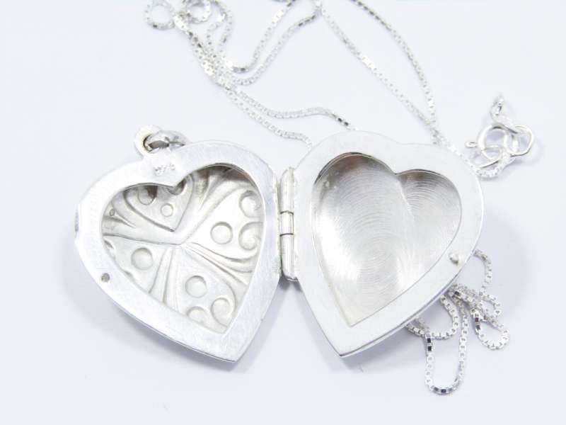 A Lovely Detailed Heart Locket on Chain in Sterling Silver.