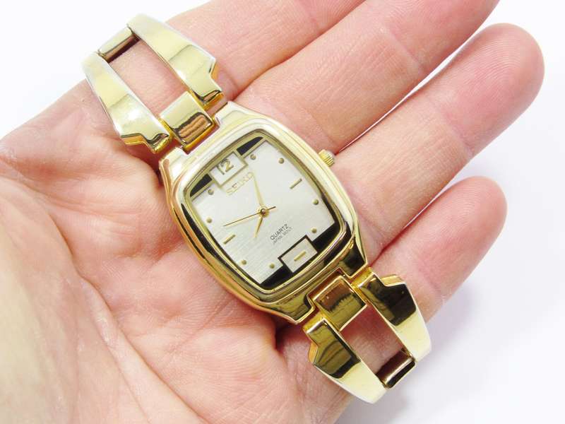 Lovely Vintage Unisex Gold-Tone Seiko Watch