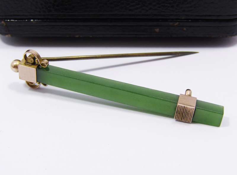 Stunning! Antique 9CT Gold & Jade Brooch