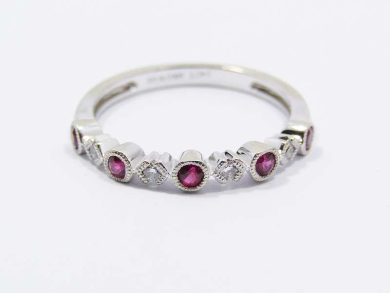 Beautiful! Browns Jewellers 14CT White Gold, Ruby & Diamond Ring