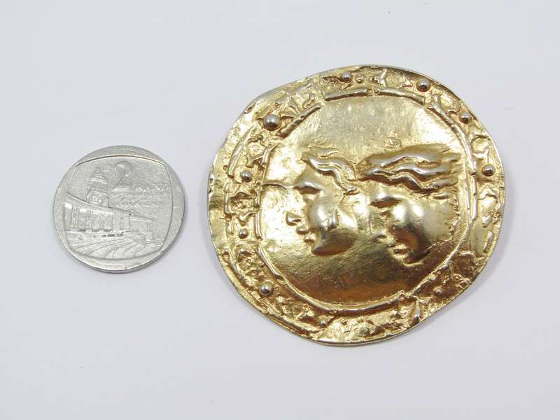 Vintage c1990 Peggy Yunque (New York) Gold-Tone Brooch