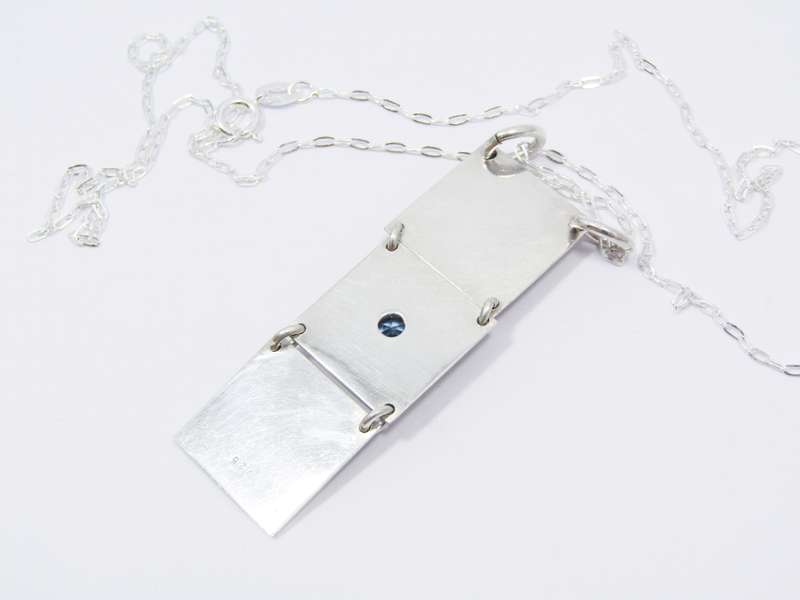 A Lovely 3 Paneled Blue Spinal Pendant on Chain in Sterling Silver.
