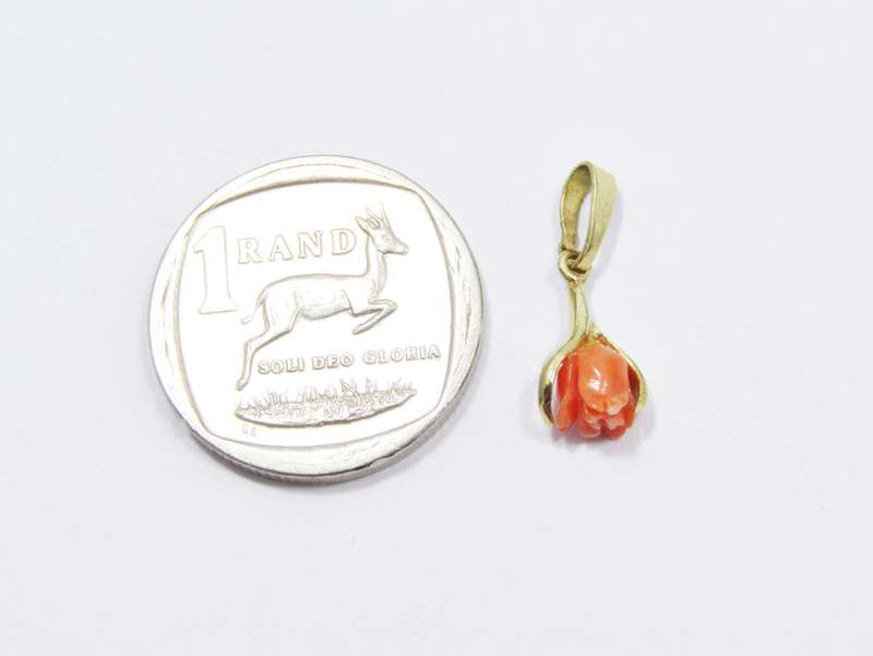Lovely Small 9CT Gold & Coral Rose Pendant/Charm