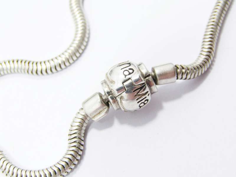 Lovely "Donna Mia" Sterling Silver Charm Bracelet