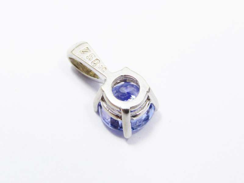 Lovely 18ct White Gold & Tanzanite Pendant