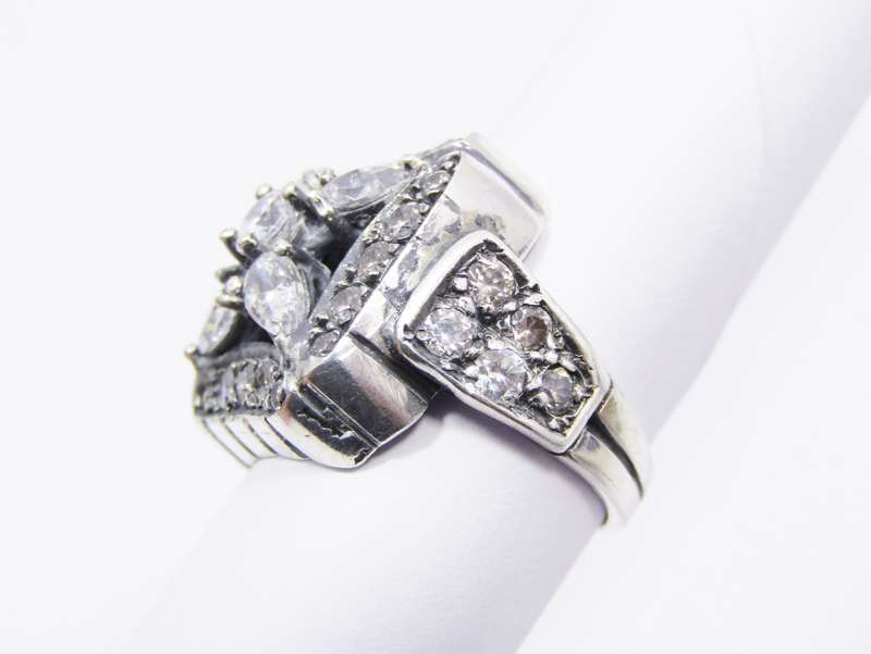 A Beautiful Vintage Design Square Clear Crystal Ring in Sterling Silver.